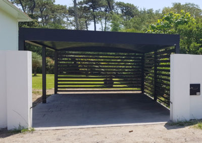Carport aluminium autoporté avec lames claire-voie