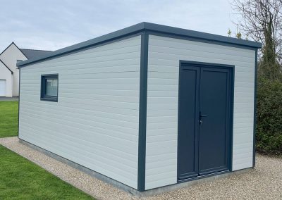 Atelier de stockage isolé en panneaux sandwich Morbihan