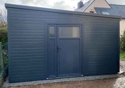 Atelier de stockage isolé en panneaux sandwich Morbihan