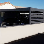 Carport aluminium adossé avec lames claire-voie