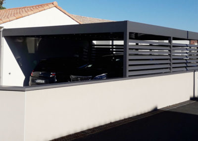 Carport aluminium adossé avec lames claire-voie
