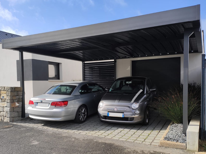 Carport avec poteaux déportés