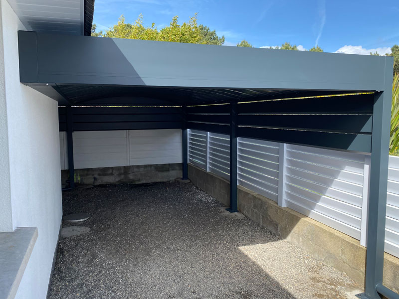 Carport alu adossé fermé lames alu