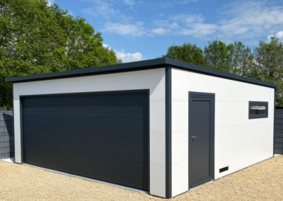 Garage design préfabriqué isolé sur mesure sans entretien