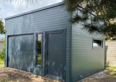 Garage design préfabriqué isolé sur mesure sans entretien