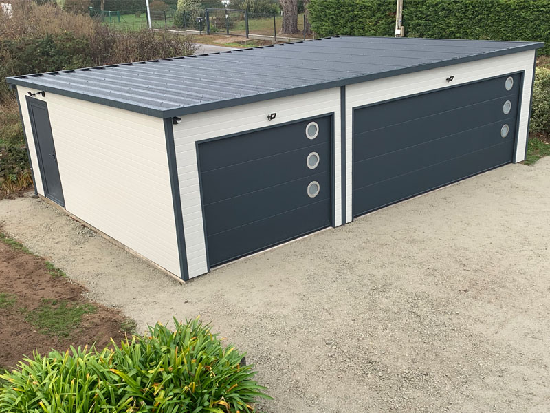 GardenKuB double garage métal 2 voitures préfabriqué sur mesure en panneaux sandwich sur les départements 56-35-22-29-44